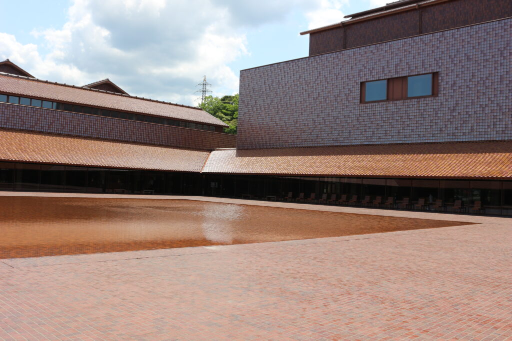 島根県芸術文化センターグラントワ中庭