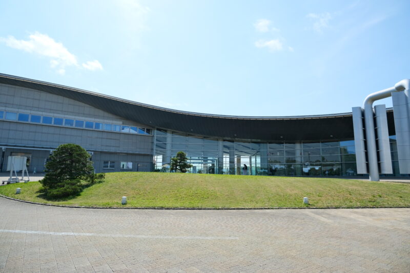 島根県立美術館正面