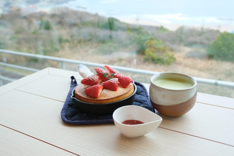 SHINWAパンケーキ　いちごと抹茶ラテ