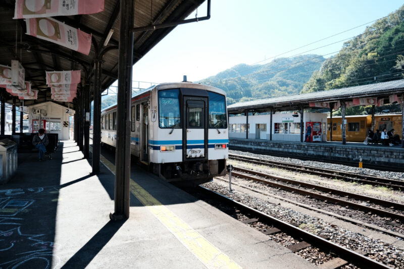 新見駅からワンマン電車に乗って津山へ向かいます