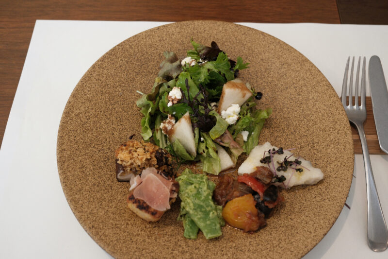 TRATTORIA（トラットリア）キツツキ　前菜のサラダ